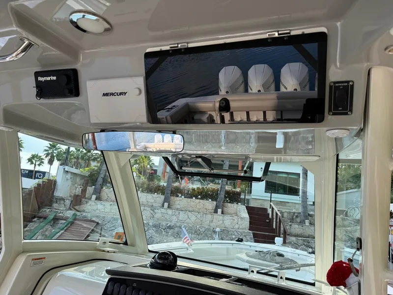 Slide: The Image of Boston Whaler 380 Outrage 2021 - 13