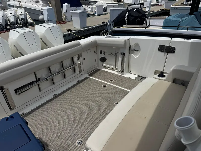 Slide: The Image of Boston Whaler 380 Outrage 2021 - 20