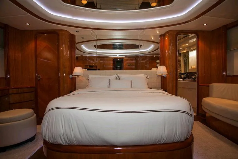 Slide: The Image of Azimut 85 Ultimate 1998 - 9
