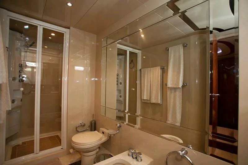 Slide: The Image of Azimut 85 Ultimate 1998 - 10
