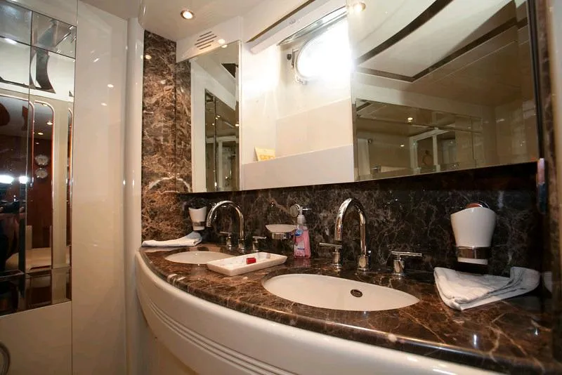 Slide: The Image of Azimut 85 Ultimate 1998 - 11