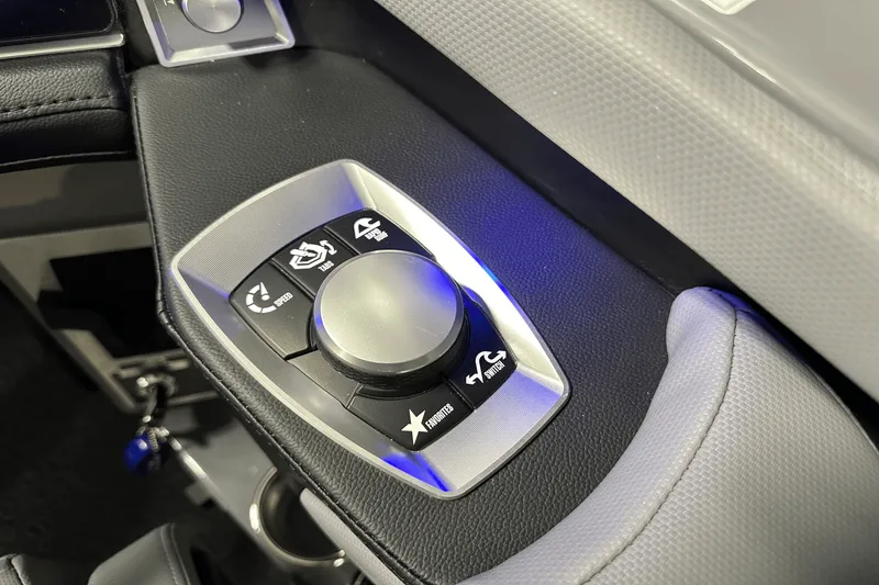 Slide: The Image of Mastercraft XT24 2025 - 102