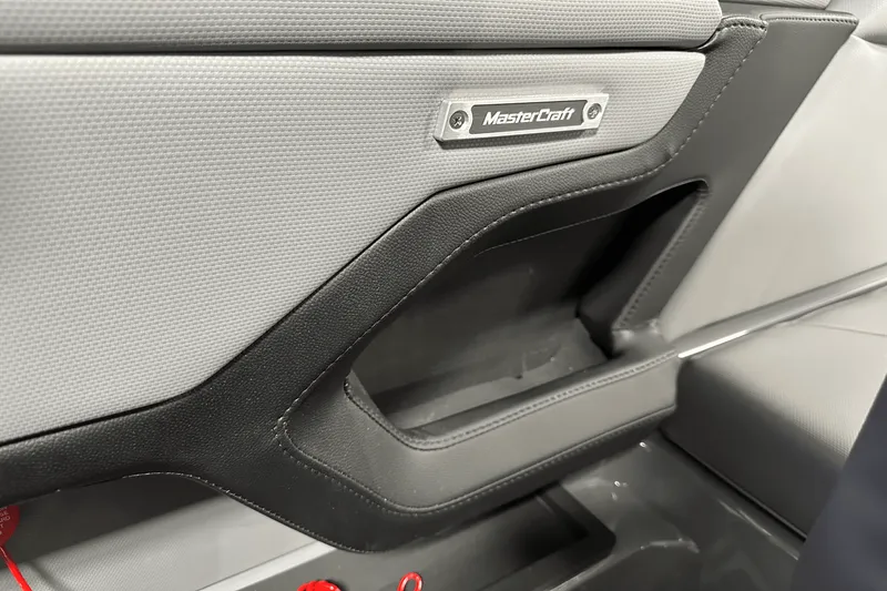 Slide: The Image of Mastercraft XT24 2025 - 106