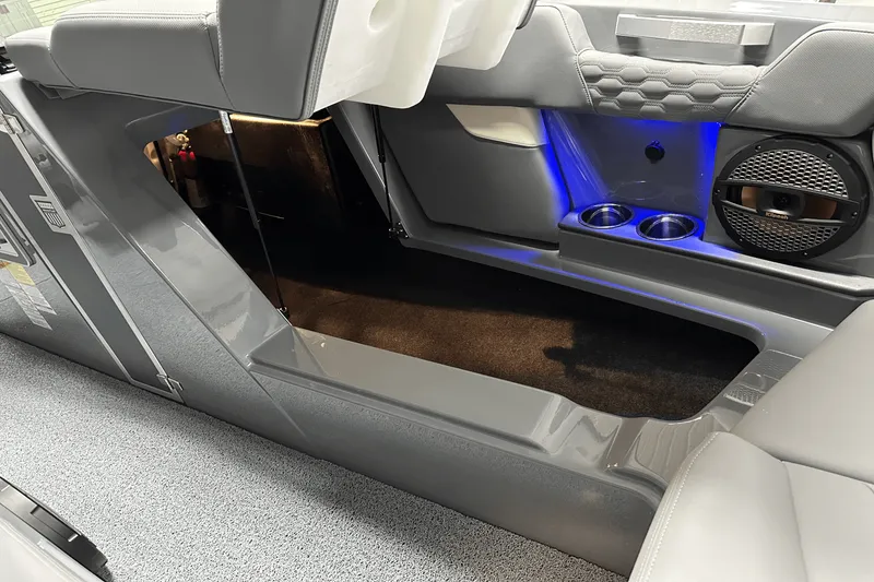 Slide: The Image of Mastercraft XT24 2025 - 122