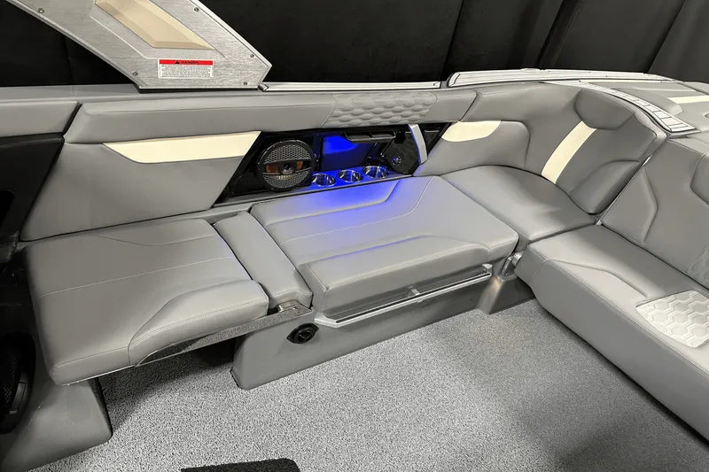 Slide: The Image of Mastercraft XT24 2025 - 65