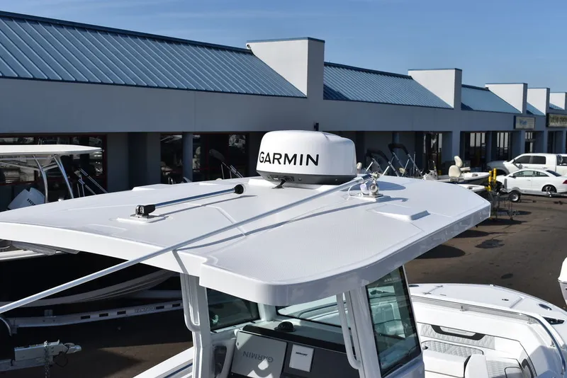 Slide: The Image of Blackfin 252CC 2025 - 11