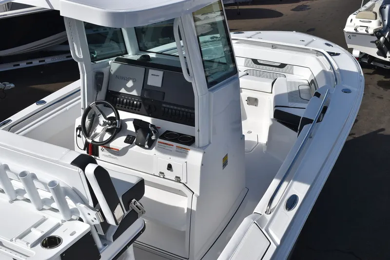 Slide: The Image of Blackfin 252CC 2025 - 12