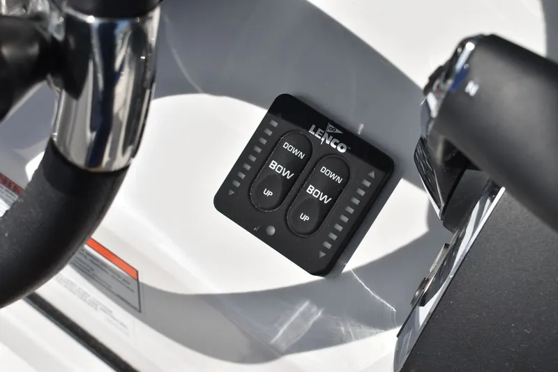 Slide: The Image of Blackfin 252CC 2025 - 48