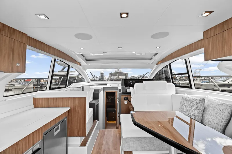 Slide: The Image of Cruisers Yachts 42 Cantius 2025 - 18