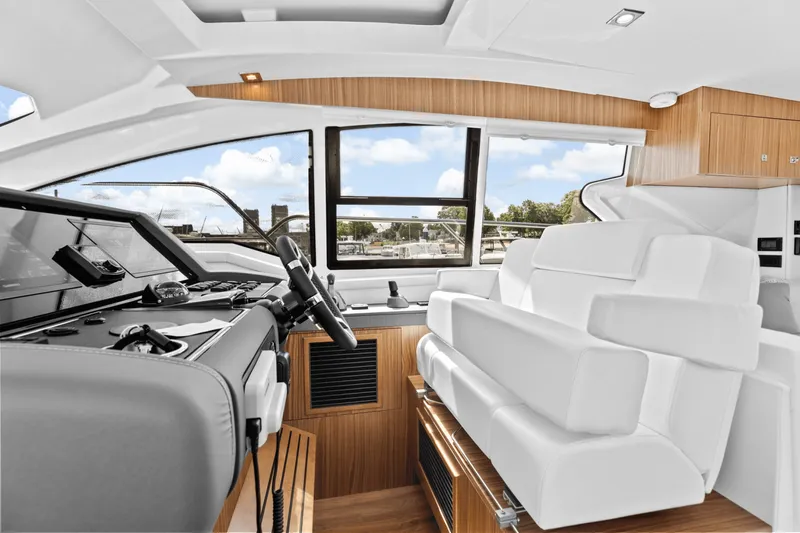 Slide: The Image of Cruisers Yachts 42 Cantius 2025 - 30