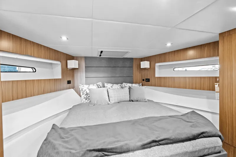 Slide: The Image of Cruisers Yachts 42 Cantius 2025 - 42