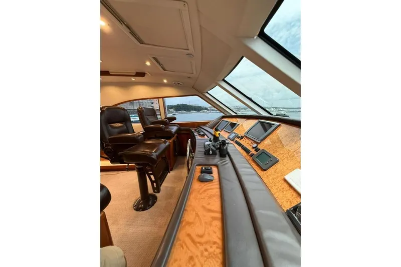 Slide: The Image of Bertram 630 Convertible 2005 - 12
