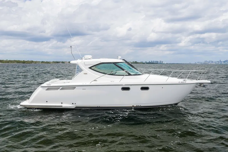 Slide: The Image of Tiara 3500 Sovran LE 2010 - 2