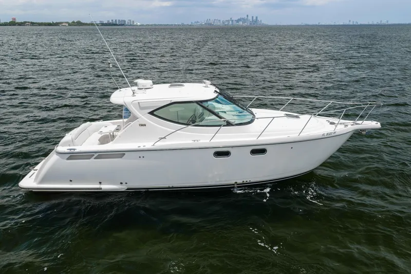 The Image of Tiara 3500 Sovran LE 2010 - 0