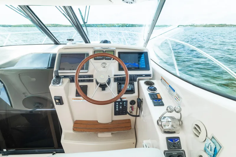 Slide: The Image of Tiara 3500 Sovran LE 2010 - 32