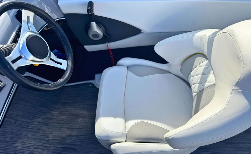 Slide: The Image of Glastron Hours GTS200 stk number 2020 - 28