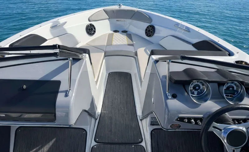 Slide: The Image of Glastron Hours GTS200 stk number 2020 - 44