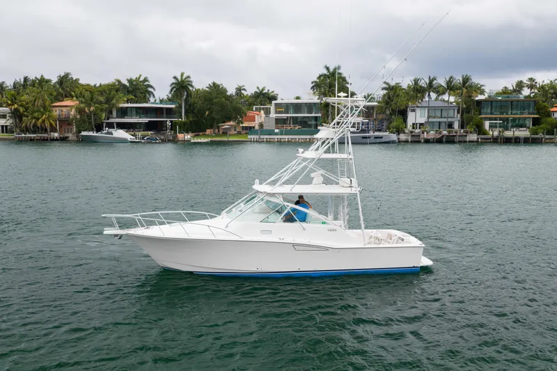 The Image of Cabo 35 Express 2006 - 0
