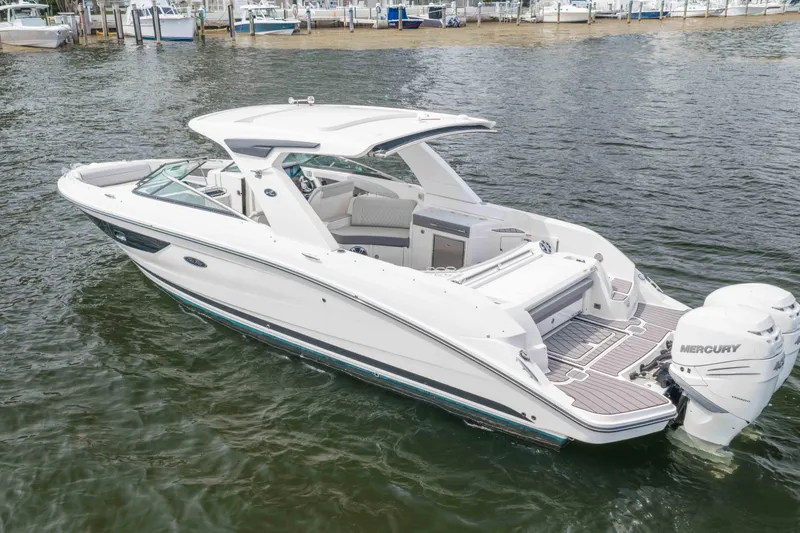 Slide: The Image of Sea Ray SLX 350 Outboard 2023 - 9