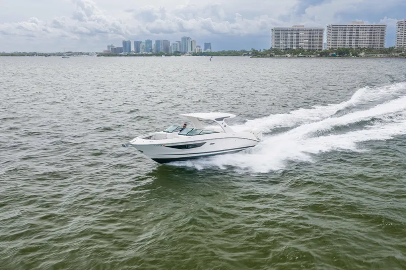 Slide: The Image of Sea Ray SLX 350 Outboard 2023 - 18
