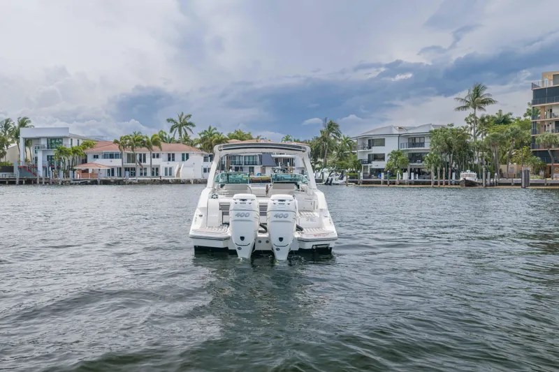 Slide: The Image of Sea Ray SLX 350 Outboard 2023 - 11