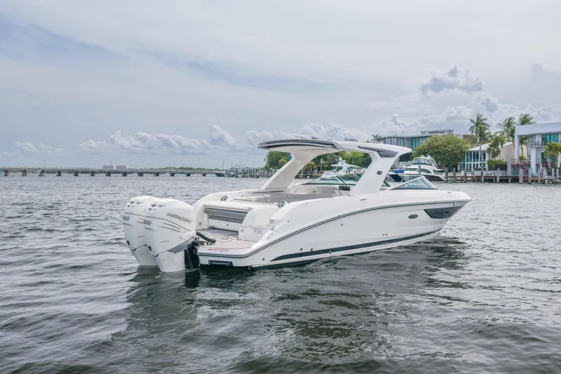Slide: The Image of Sea Ray SLX 350 Outboard 2023 - 5