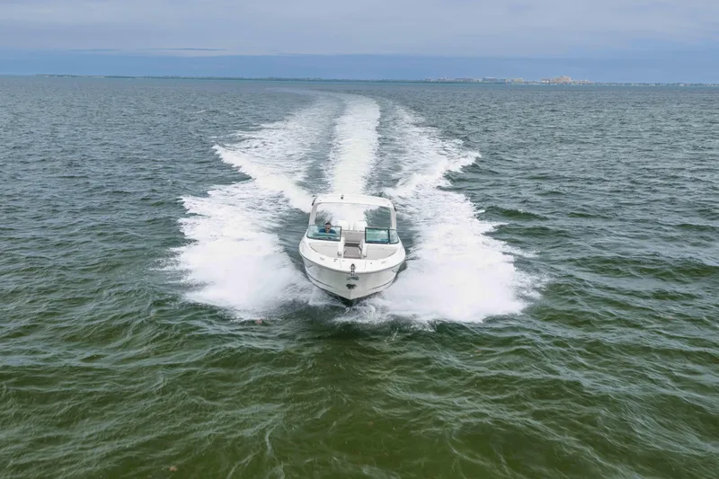Slide: The Image of Sea Ray SLX 350 Outboard 2023 - 17