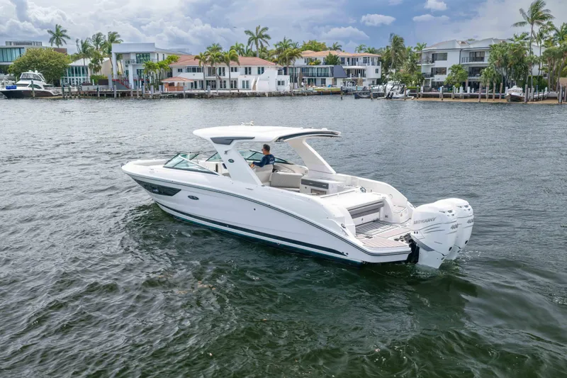 Slide: The Image of Sea Ray SLX 350 Outboard 2023 - 4
