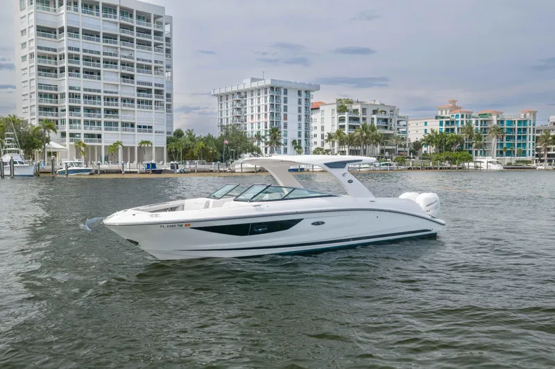 The Image of Sea Ray SLX 350 Outboard 2023 - 0