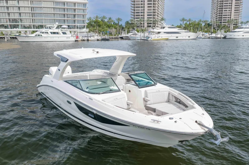 Slide: The Image of Sea Ray SLX 350 Outboard 2023 - 14