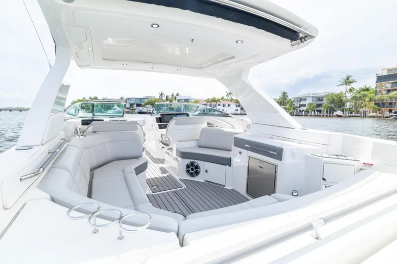 Slide: The Image of Sea Ray SLX 350 Outboard 2023 - 41