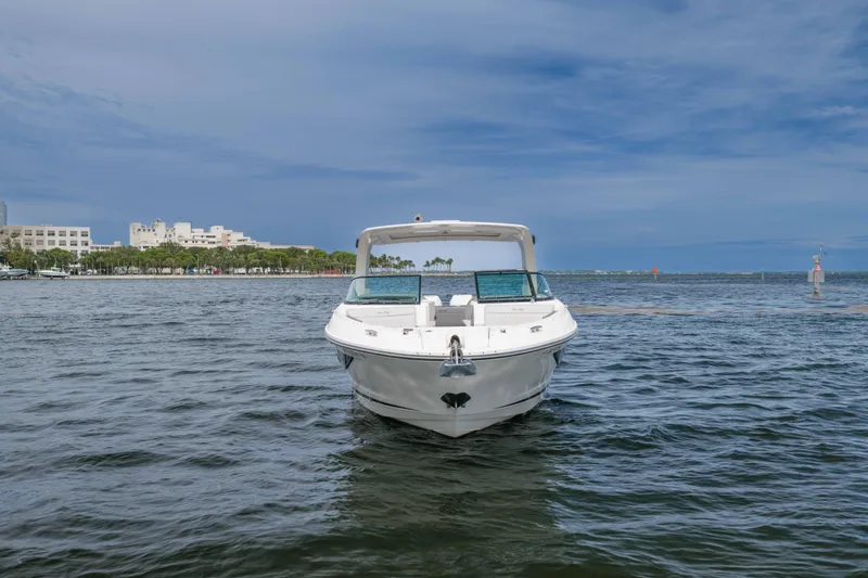 Slide: The Image of Sea Ray SLX 350 Outboard 2023 - 7