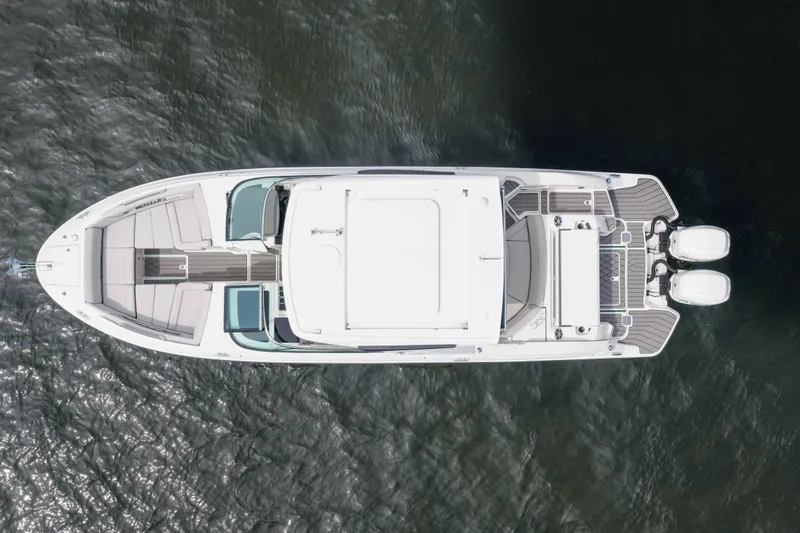 Slide: The Image of Sea Ray SLX 350 Outboard 2023 - 15