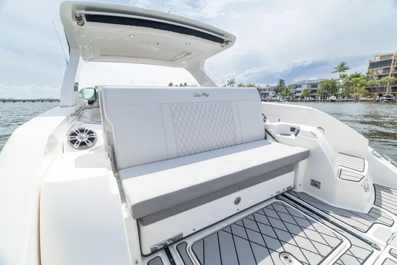 Slide: The Image of Sea Ray SLX 350 Outboard 2023 - 45
