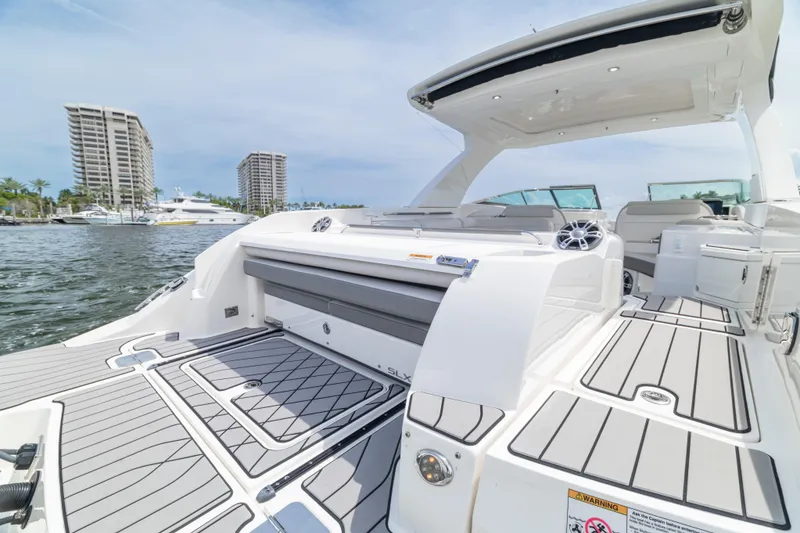 Slide: The Image of Sea Ray SLX 350 Outboard 2023 - 46