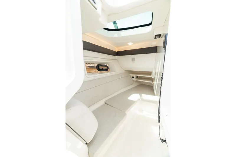 Slide: The Image of Sea Ray SLX 350 Outboard 2023 - 48