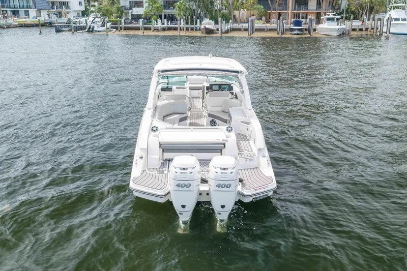 Slide: The Image of Sea Ray SLX 350 Outboard 2023 - 12
