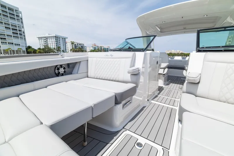Slide: The Image of Sea Ray SLX 350 Outboard 2023 - 25