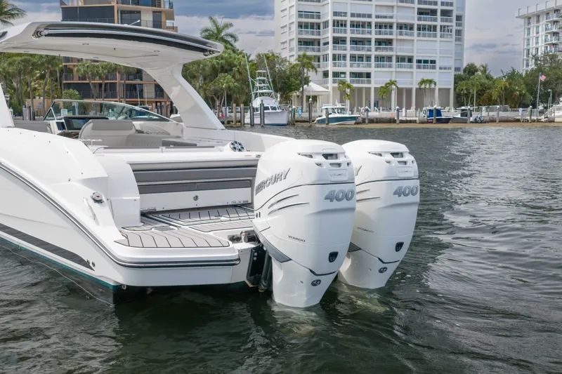 Slide: The Image of Sea Ray SLX 350 Outboard 2023 - 10