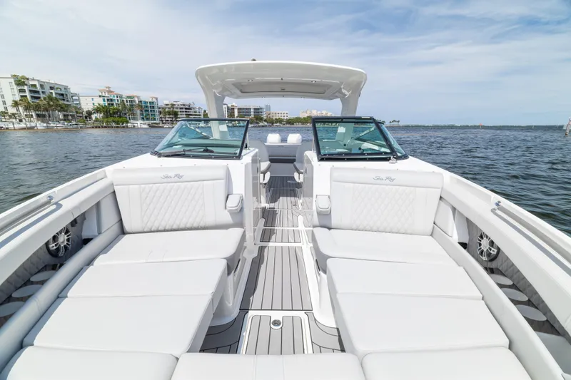 Slide: The Image of Sea Ray SLX 350 Outboard 2023 - 24