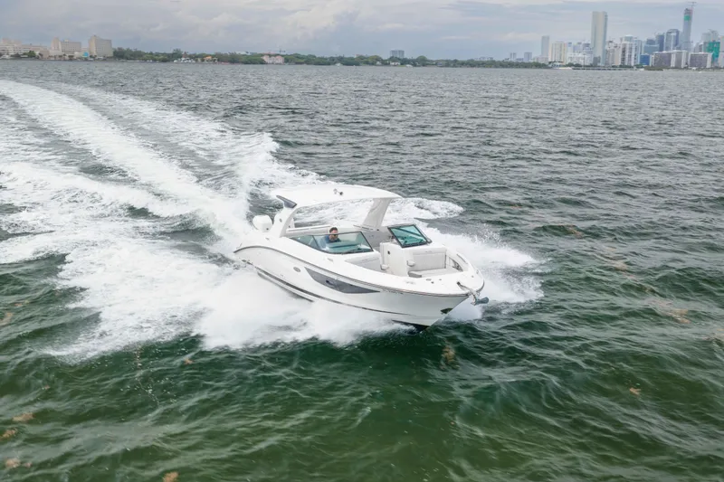 Slide: The Image of Sea Ray SLX 350 Outboard 2023 - 20