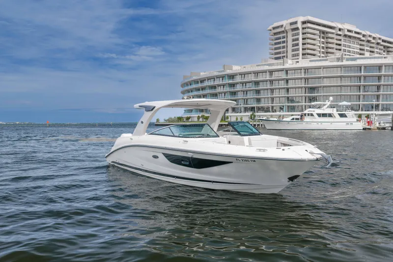 Slide: The Image of Sea Ray SLX 350 Outboard 2023 - 6