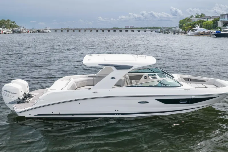 Slide: The Image of Sea Ray SLX 350 Outboard 2023 - 1