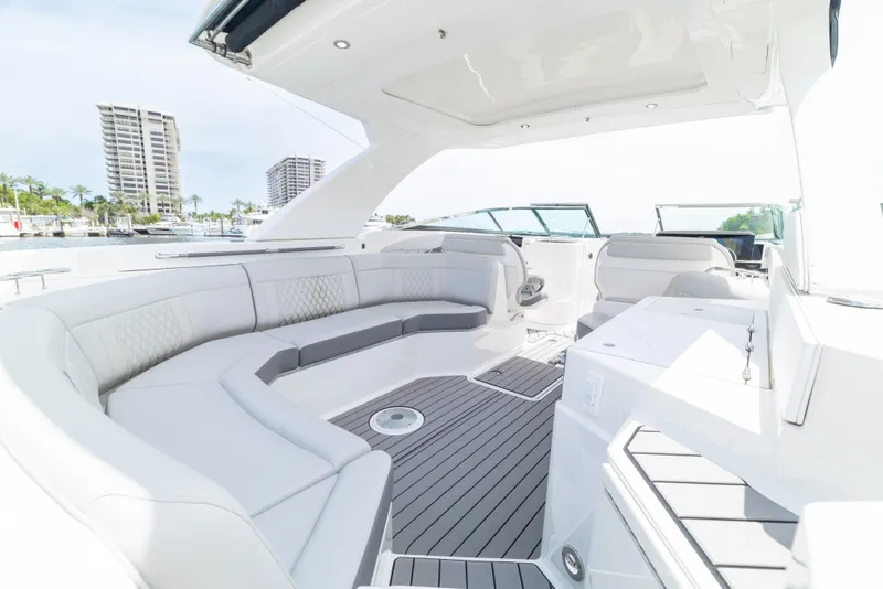 Slide: The Image of Sea Ray SLX 350 Outboard 2023 - 39