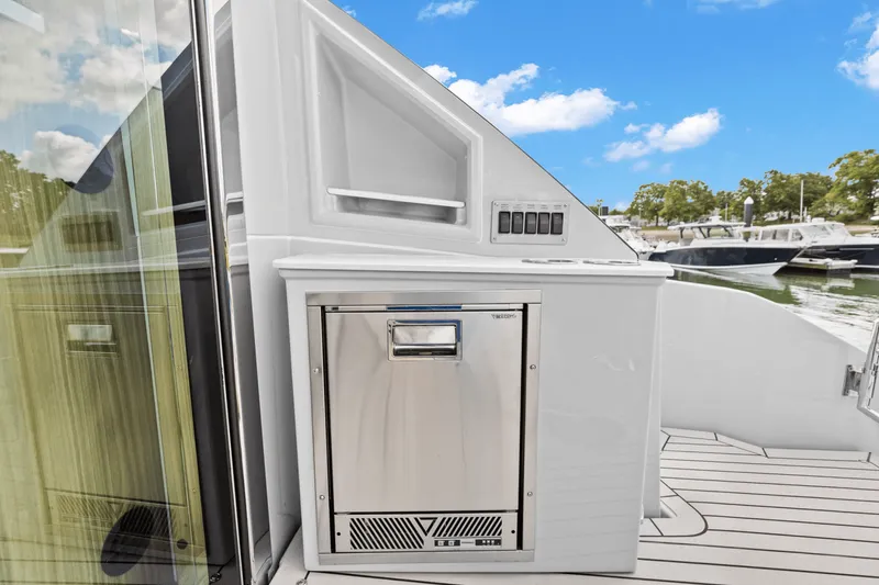 Slide: The Image of Cruisers Yachts 50 Cantius 2025 - 20