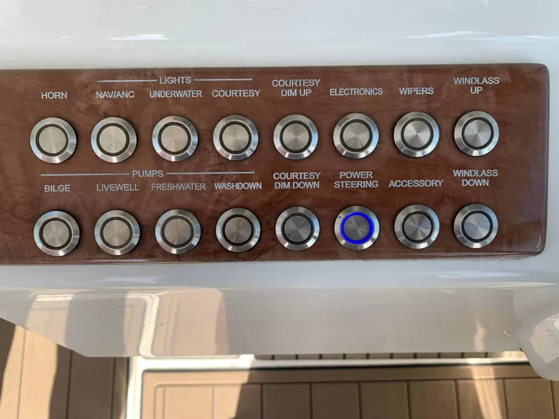 Slide: The Image of Parker Marine 2540 Dual Console 2018 - 5