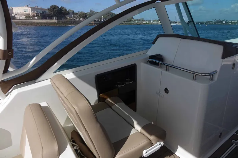 Slide: The Image of Parker Marine 2540 Dual Console 2018 - 9
