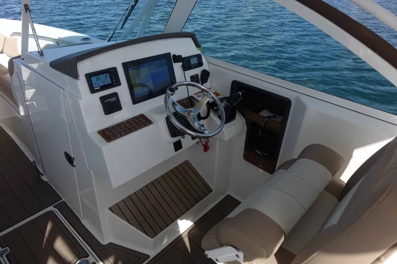 Slide: The Image of Parker Marine 2540 Dual Console 2018 - 3