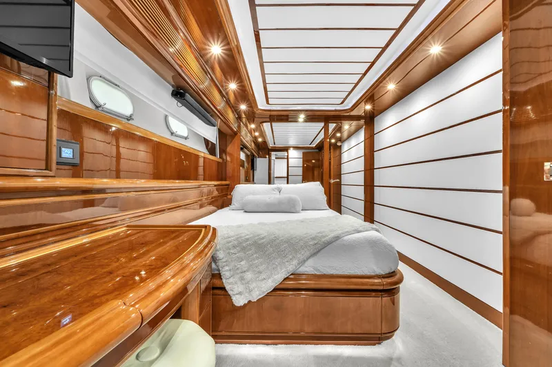Slide: The Image of Ferretti Custom Line 94 2002 - 78