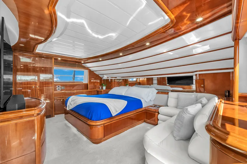 Slide: The Image of Ferretti Custom Line 94 2002 - 98